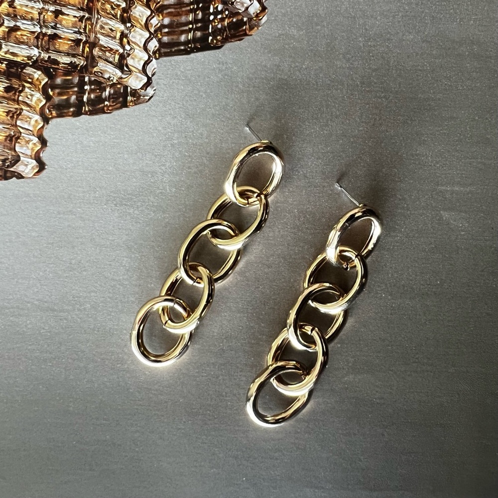 🎁 Chainlink Gold-Plated Dangle Earrings